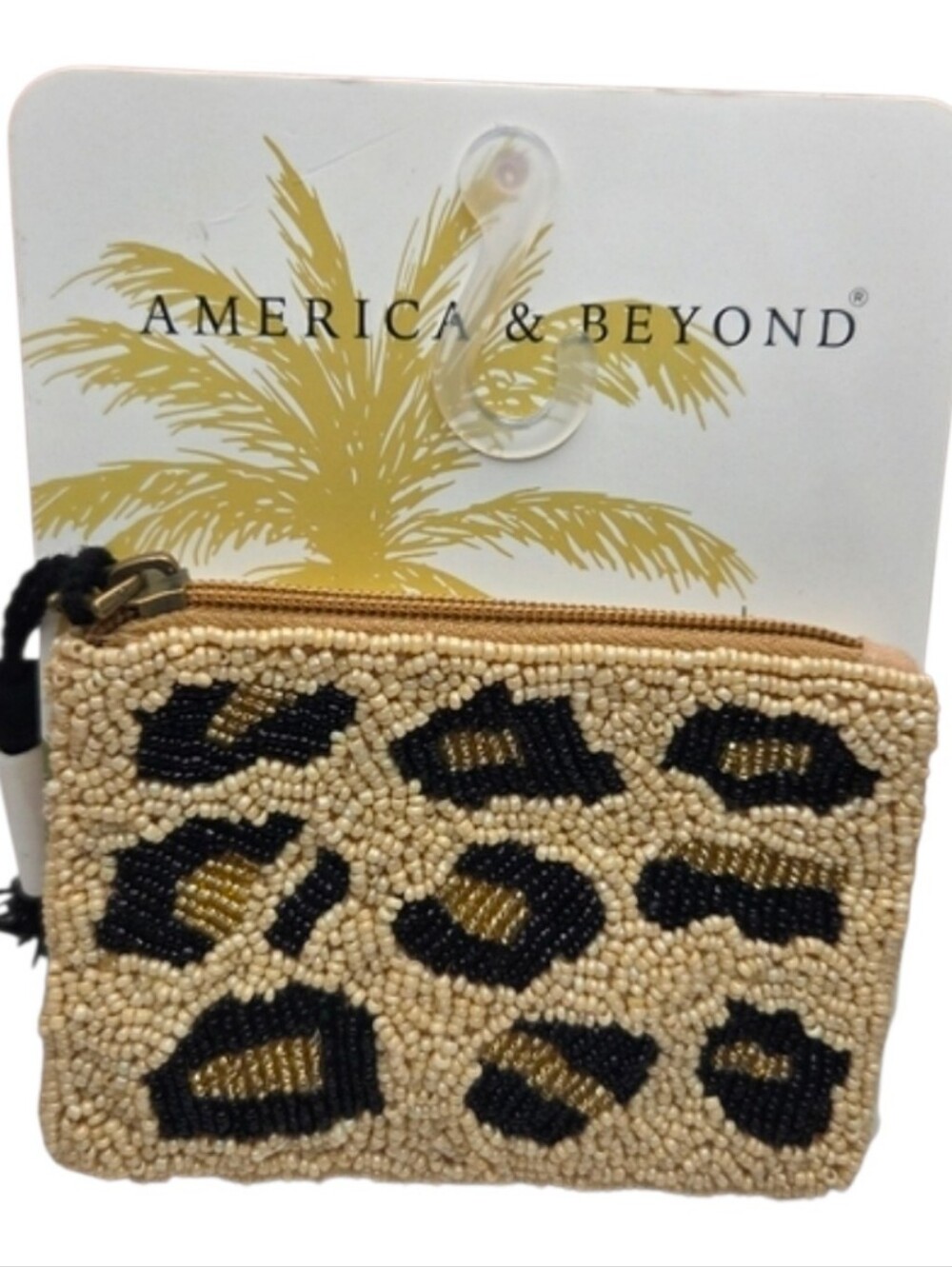 🖤▪️America & Beyond ▪️Tan Beaded Leopard Coin Pouch